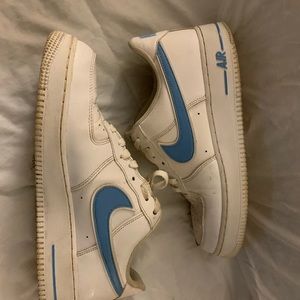 Men’s size 10 Nike air jordans.